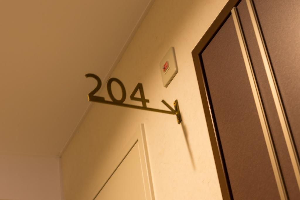 Suzakukan Suzaku Crossing Kyoto Exterior photo A room number sign
