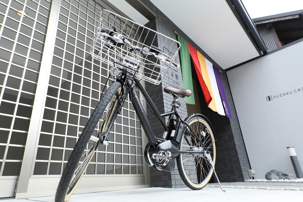 Suzakukan Suzaku Crossing Kyoto Exterior photo A bicycle parked at the entrance of the museum